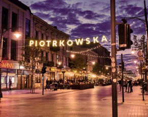 Apartament I LOVE PIOTRKOWSKA z wielkim lustrem, balkonem i klimatyzacją